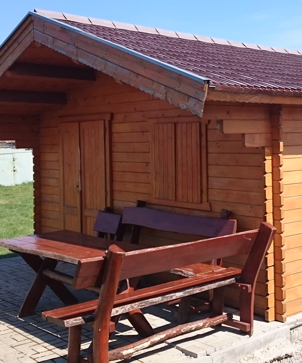 Chatky pri brehu rybníka Mederčina